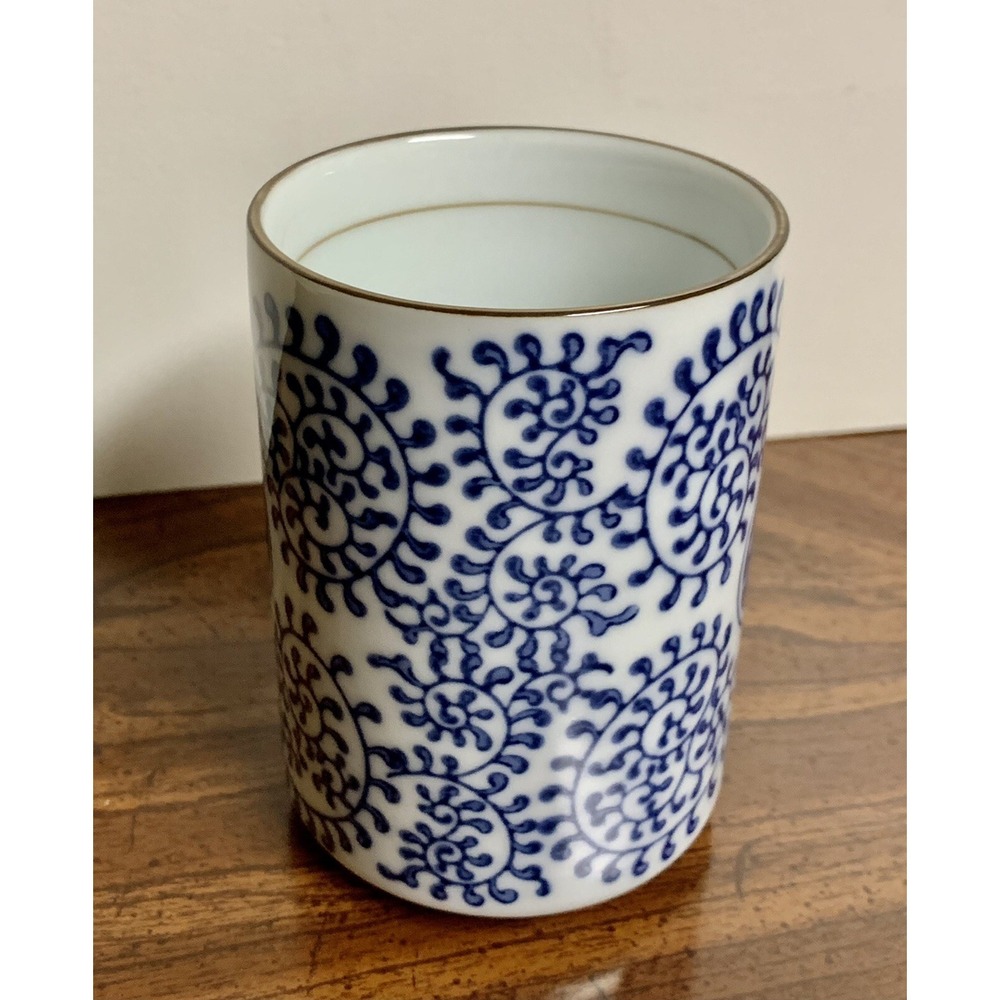 Vintage Asian Japanese Glass Tako Karakusa Style Blue And White EUC!